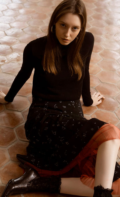 LOUISA M（路逸沙美）